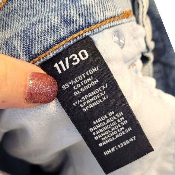 Celebrity Pink Women's Light Wash High Waisted Distressed Denim Shorts Sz 11/30 - Picture 5 of 6